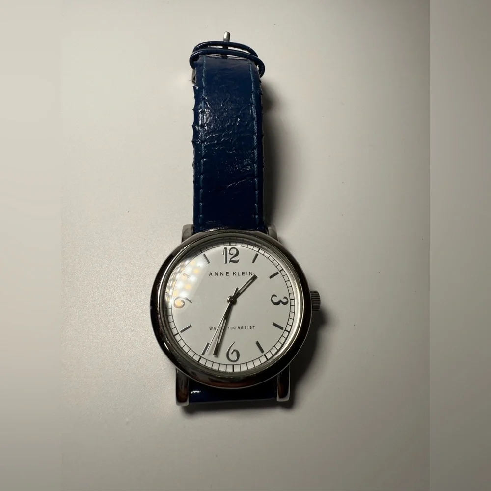 Anne Klein Silver Tone MOP Dial Watch blue needs new battery’s